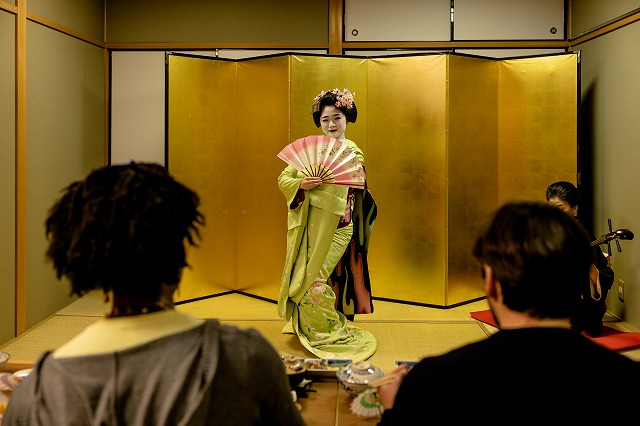 Experience Traditional Culture at Kyoto Gyoen National Garden