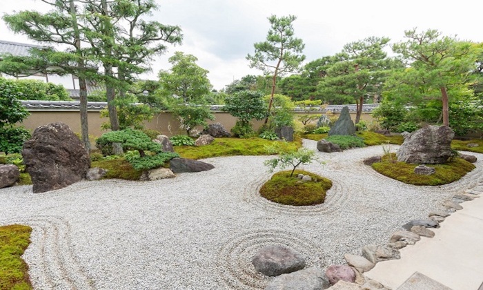 Experience Traditional Culture at Kyoto Gyoen National Garden