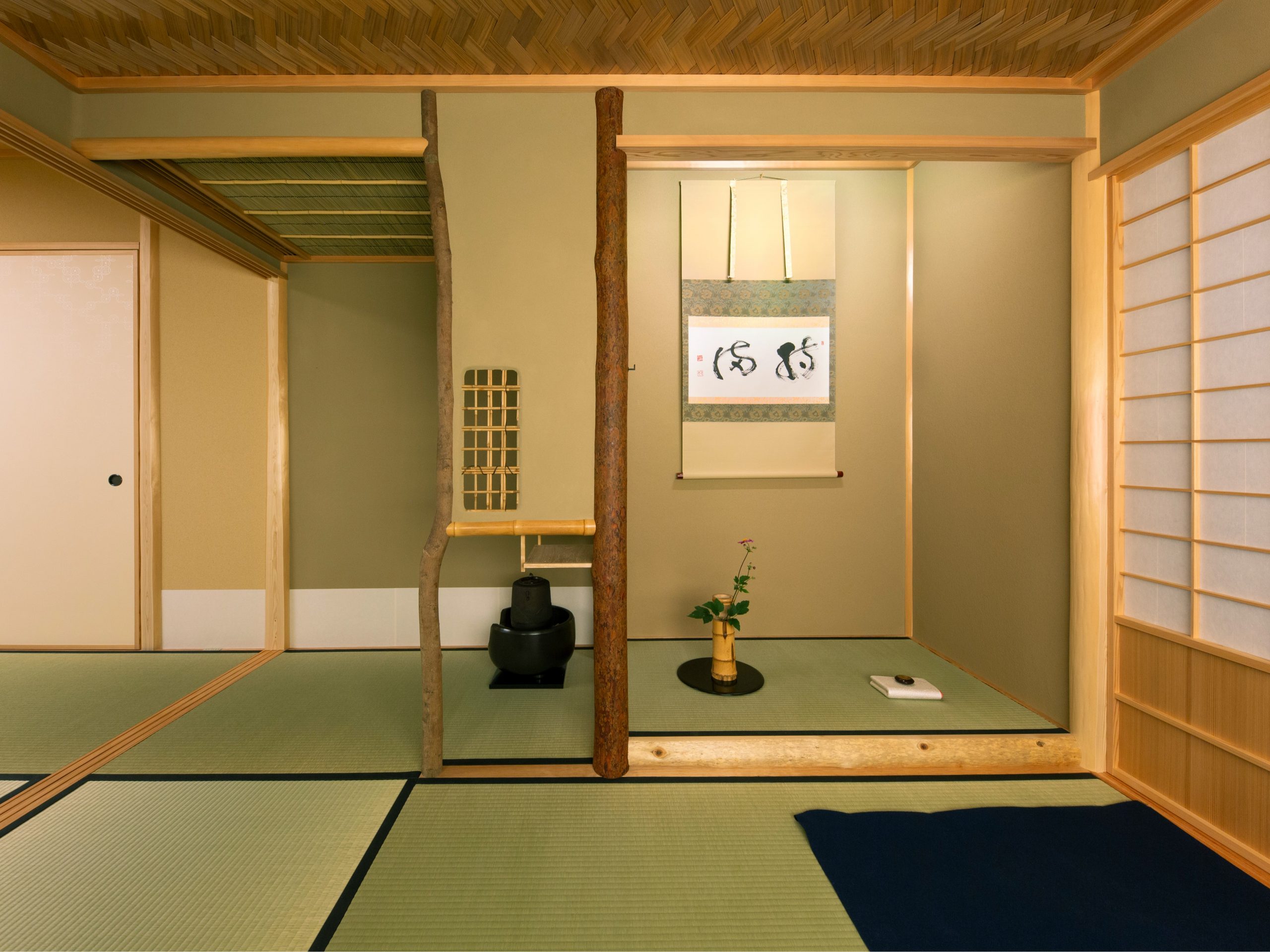 Ceremonia del té con comida ligera de temporada en un auténtico salón de té de Kioto