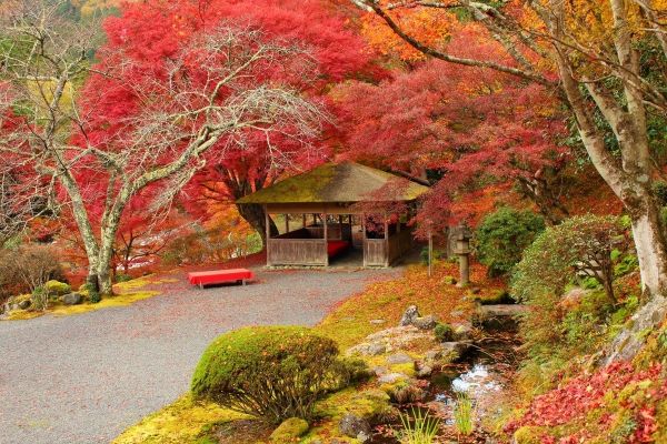 Japanese garden at Hakuryu-en in Kyoto's Kurama-Ninose area