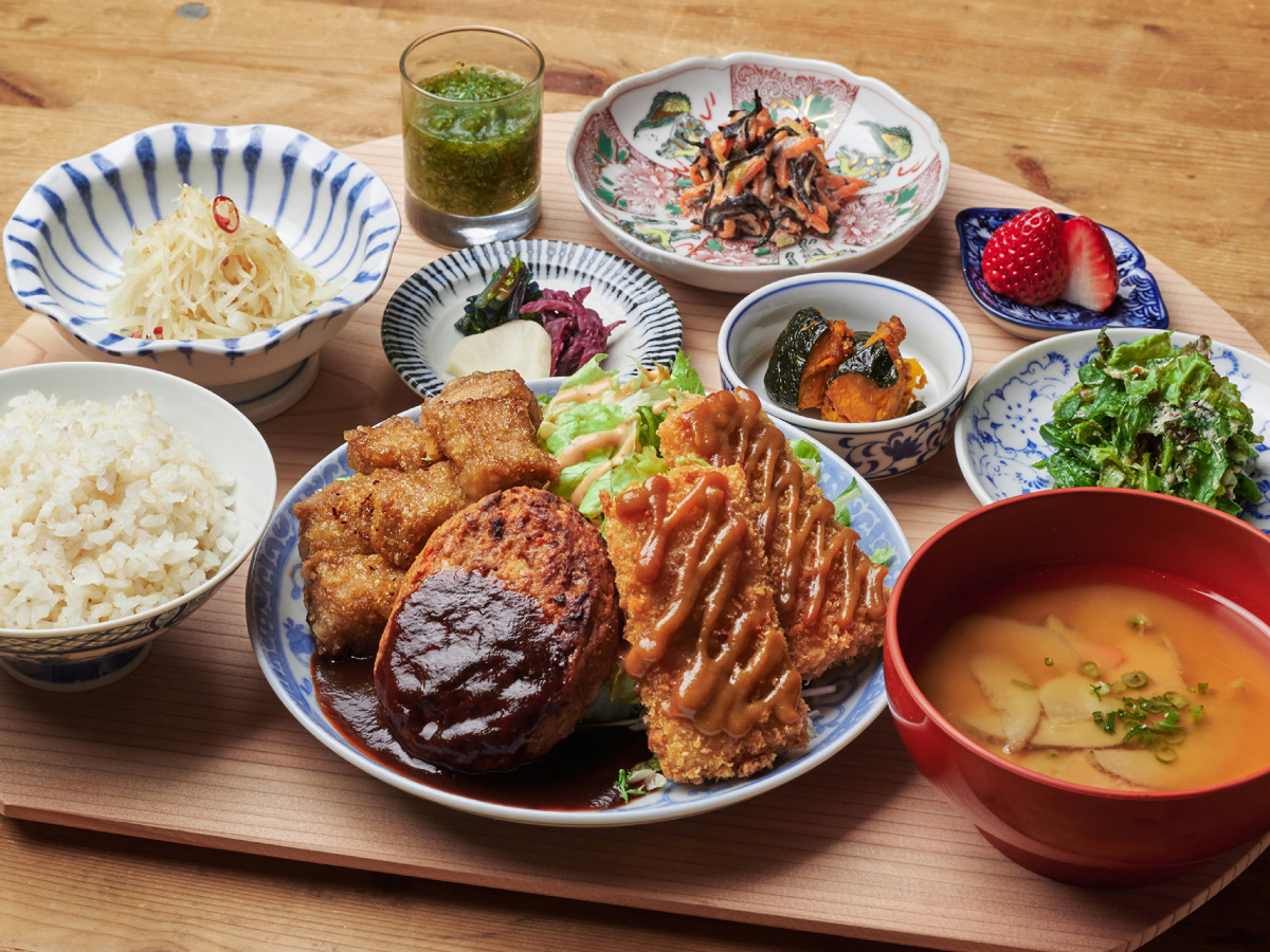 Mumokuteki Sanshu Gozen vegan set meal in Kyoto